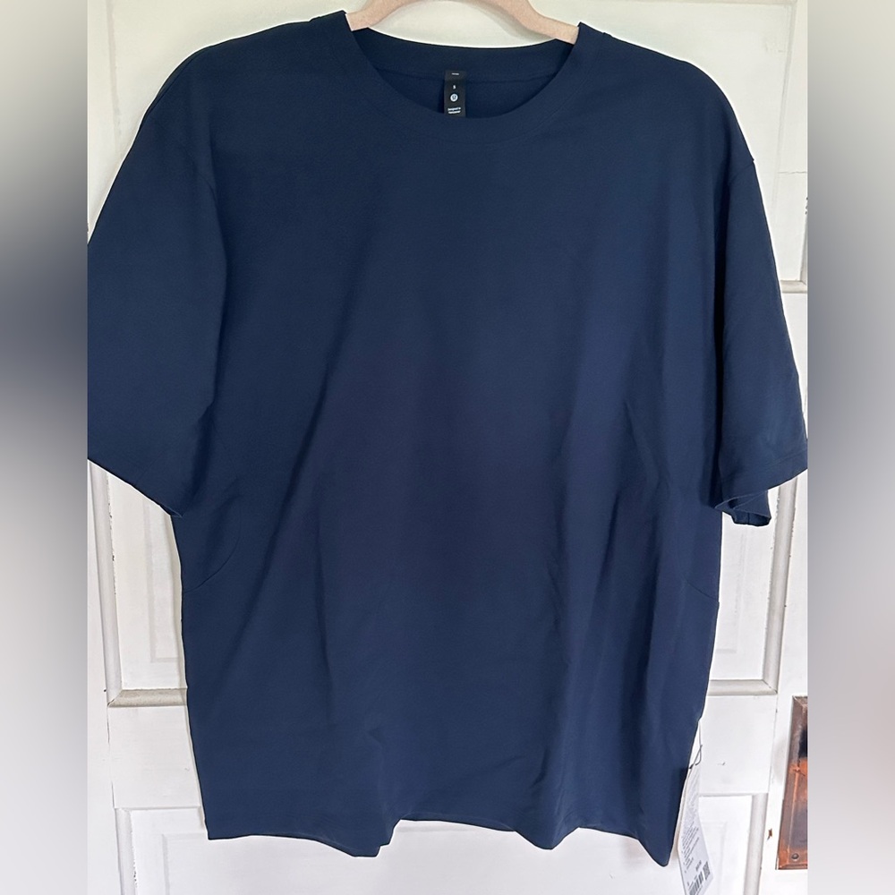 NWT men’s oversized t-shirt, size small
